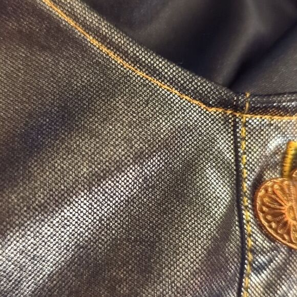 Vintage Laura Mae 90s metallic top with gold tone heart button - Picture 7 of 8